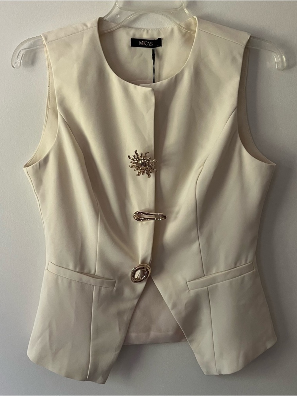 Micas Sleeveless Blazer Vest Small Cream Gold Structured Dressy Professional NEW - Picture 3 of 9